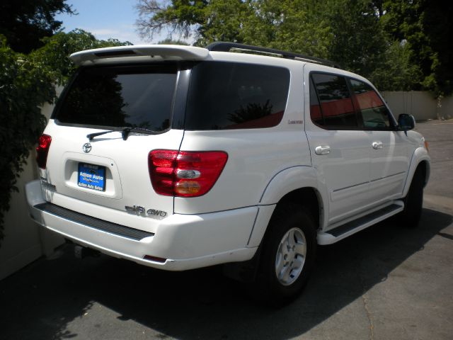 Toyota Sequoia 2002 photo 2