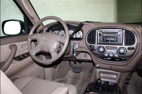 Toyota Sequoia 2002 photo 1