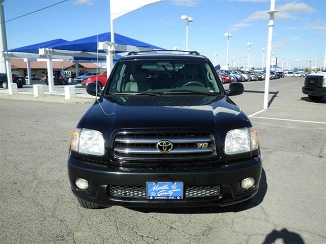 Toyota Sequoia 2002 photo 1