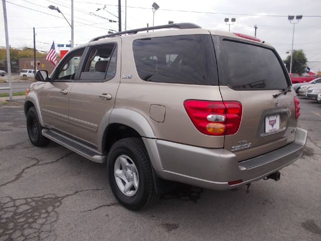 Toyota Sequoia 2002 photo 3