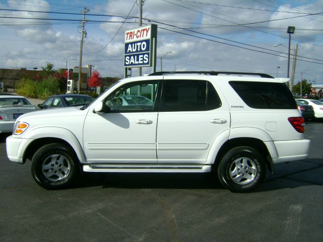 Toyota Sequoia 2002 photo 1
