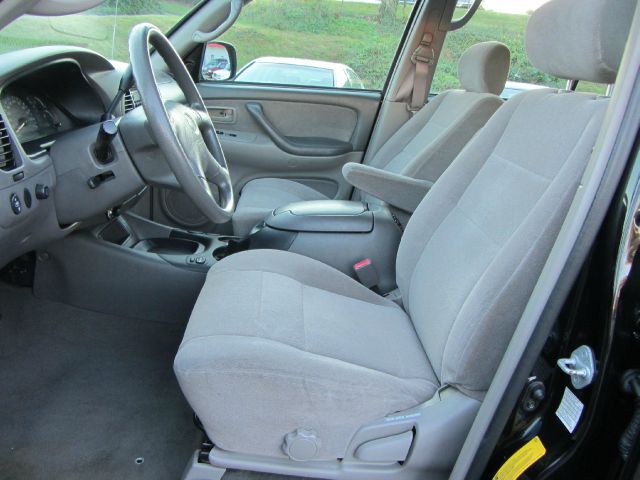 Toyota Sequoia 2002 photo 1