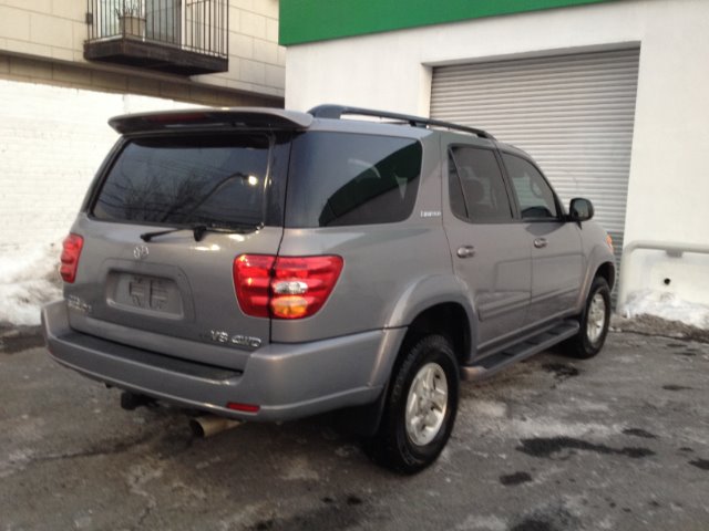 Toyota Sequoia 2002 photo 1