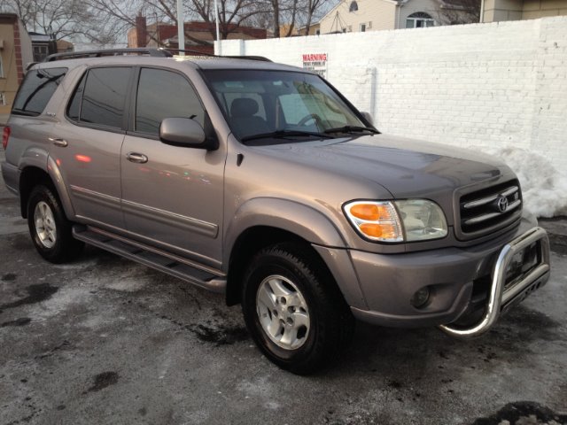 Toyota Sequoia 2002 photo 2