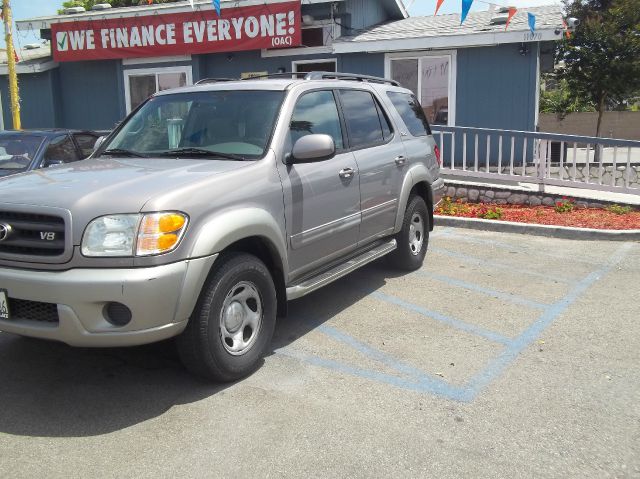 Toyota Sequoia 2002 photo 2