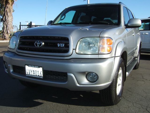 Toyota Sequoia 2002 photo 1