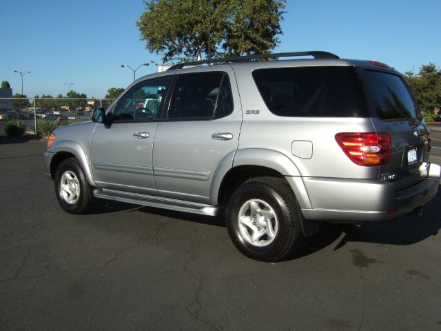 Toyota Sequoia 2002 photo 2