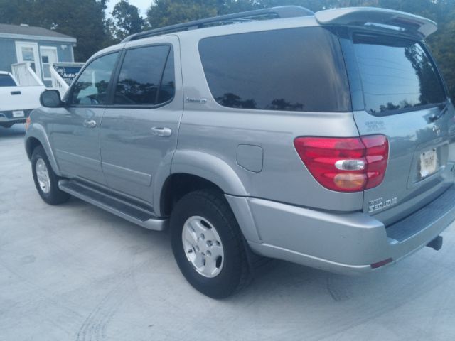 Toyota Sequoia 2002 photo 2