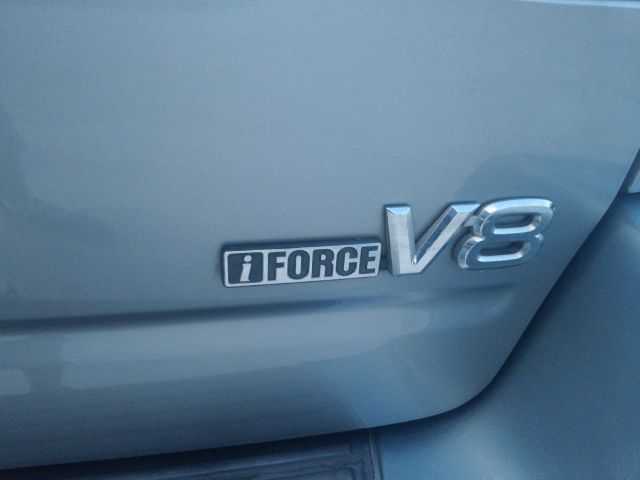 Toyota Sequoia 2002 photo 4