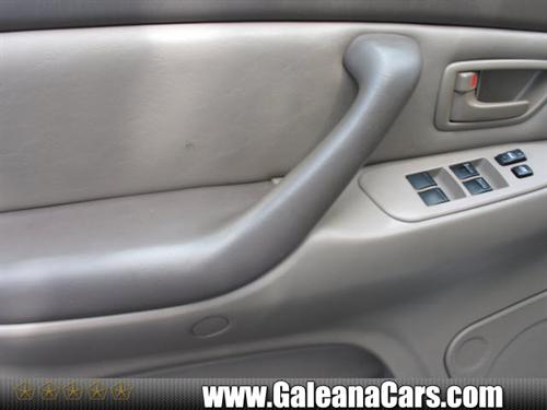 Toyota Sequoia 2002 photo 1