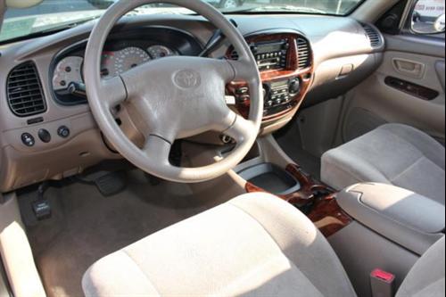 Toyota Sequoia 2002 photo 4
