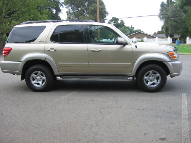 Toyota Sequoia 2002 photo 1