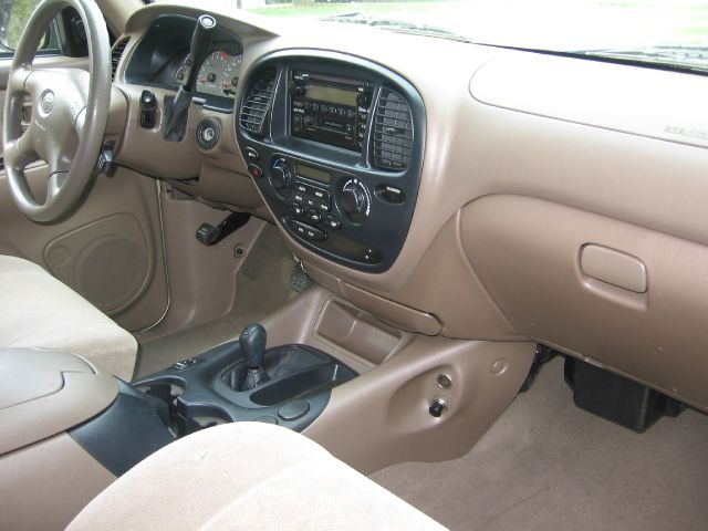 Toyota Sequoia 2002 photo 3