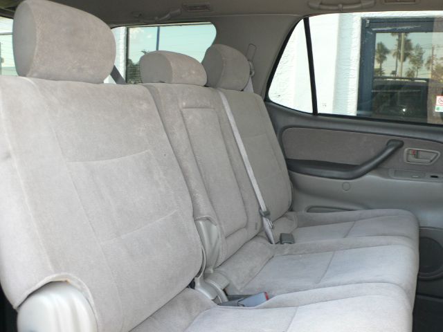 Toyota Sequoia 2003 photo 4