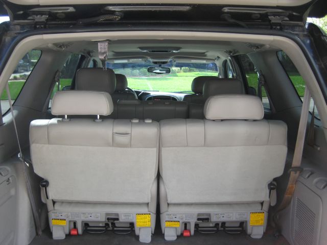 Toyota Sequoia 2003 photo 1
