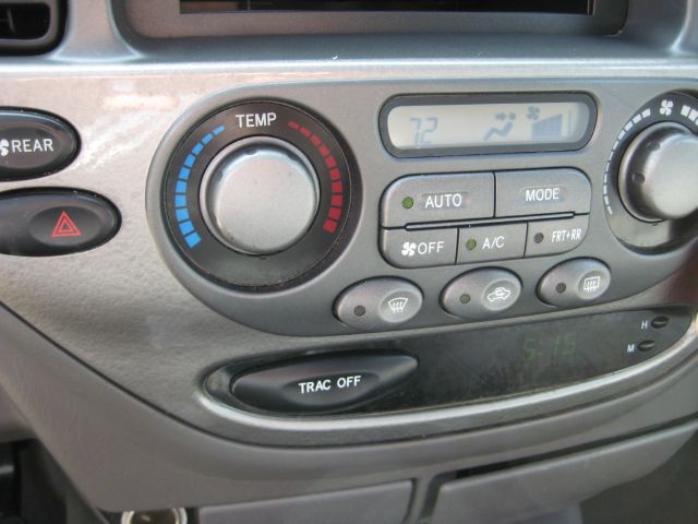 Toyota Sequoia 2003 photo 17