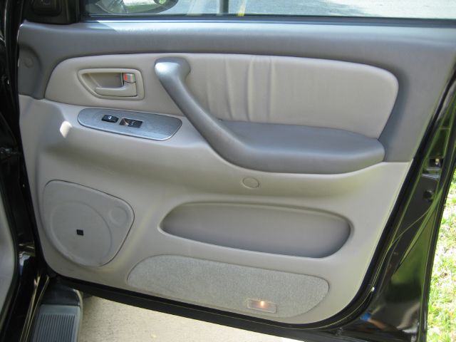 Toyota Sequoia 2003 photo 23