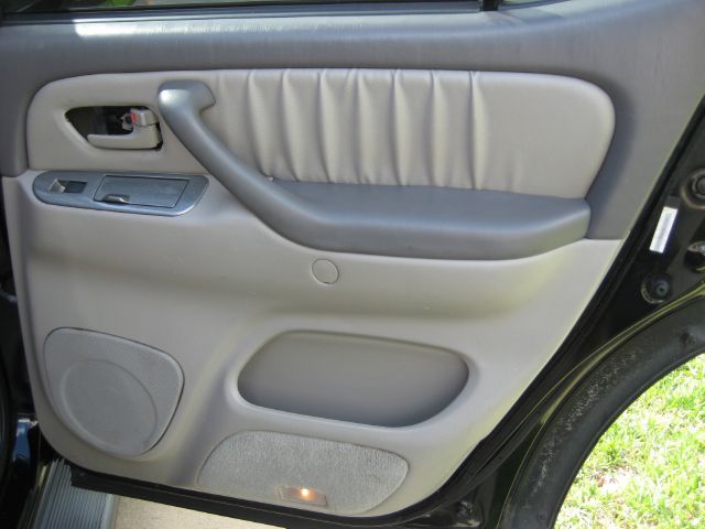 Toyota Sequoia 2003 photo 26