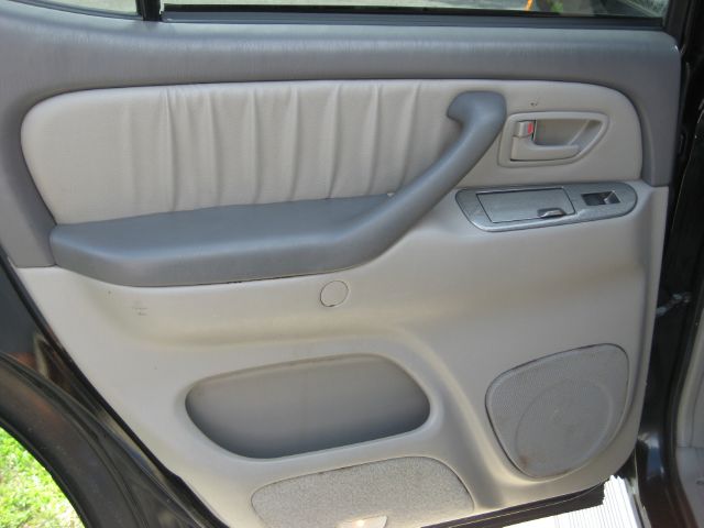 Toyota Sequoia 2003 photo 28