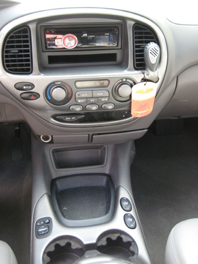 Toyota Sequoia 2003 photo 37