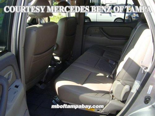 Toyota Sequoia 2003 photo 2