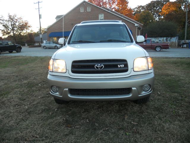 Toyota Sequoia 2003 photo 2