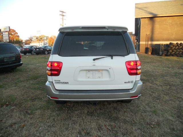 Toyota Sequoia 2003 photo 4