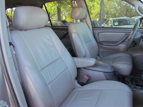 Toyota Sequoia 2003 photo 1