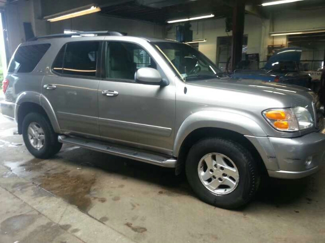Toyota Sequoia 2003 photo 2