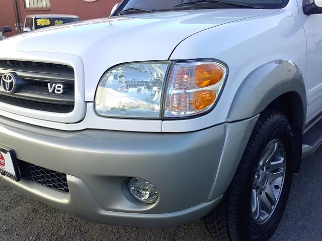 Toyota Sequoia 2004 photo 4