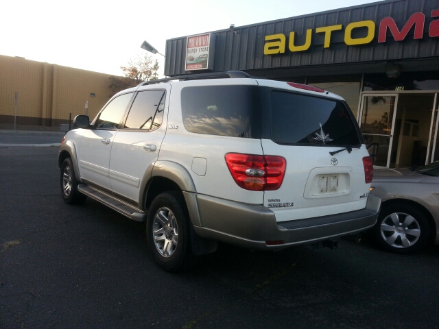 Toyota Sequoia 2004 photo 2