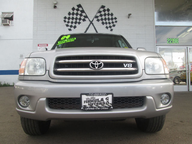Toyota Sequoia 2004 photo 2