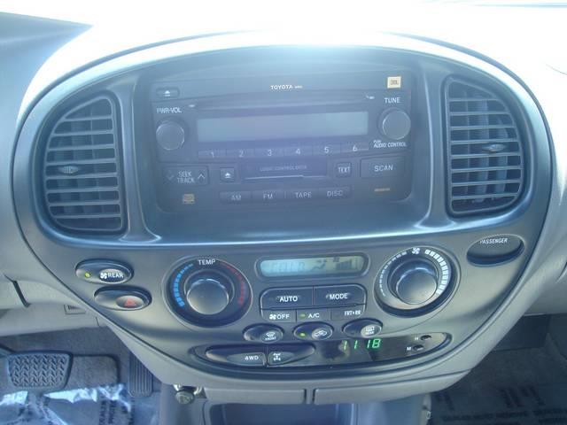 Toyota Sequoia 2004 photo 3