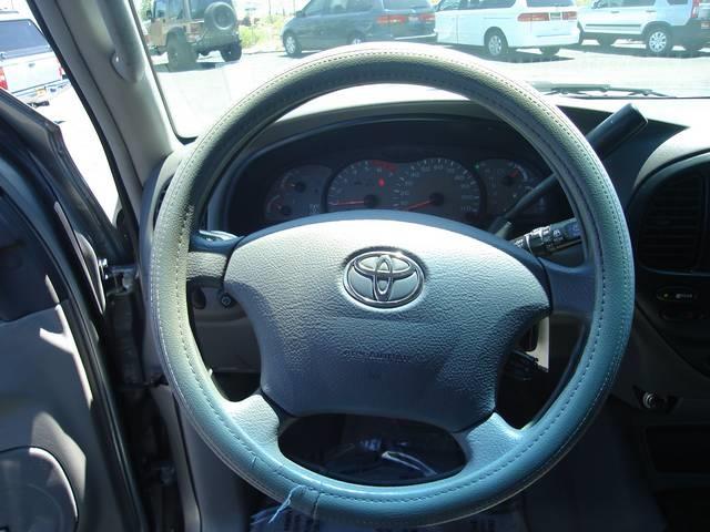Toyota Sequoia 2004 photo 7