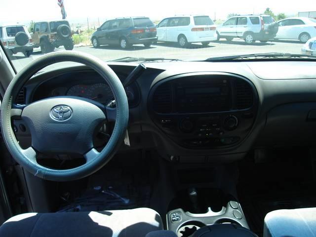 Toyota Sequoia 2004 photo 8