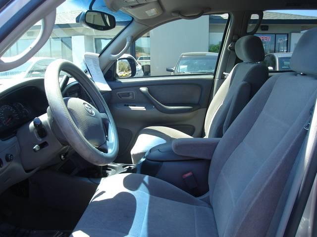 Toyota Sequoia 2004 photo 9