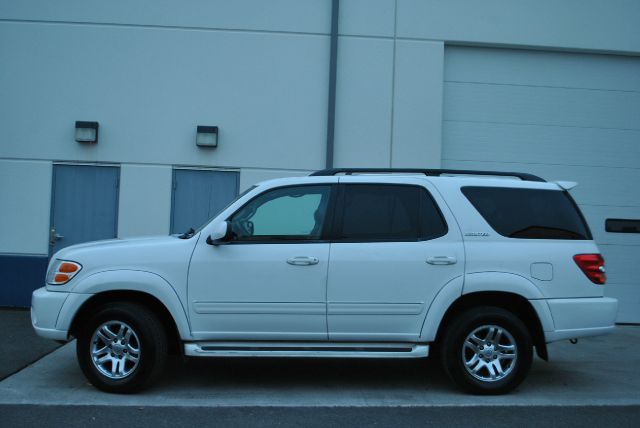 Toyota Sequoia 2004 photo 1