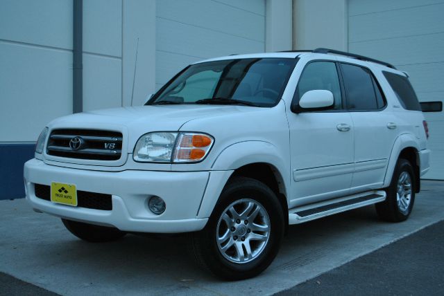 Toyota Sequoia 2004 photo 2