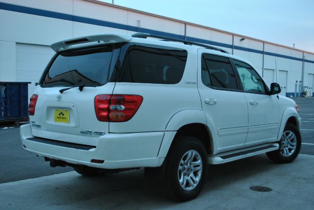 Toyota Sequoia 2004 photo 3