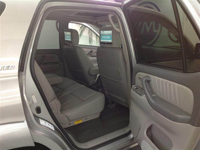 Toyota Sequoia 2004 photo 8