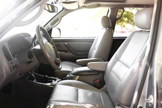 Toyota Sequoia 2004 photo 1