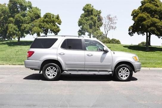 Toyota Sequoia 2004 photo 3