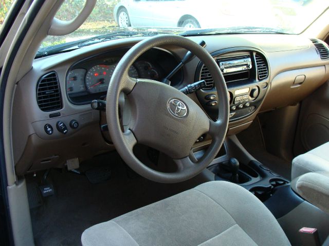 Toyota Sequoia 2004 photo 2