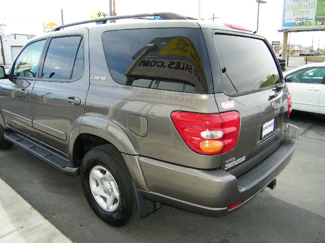 Toyota Sequoia 2004 photo 2