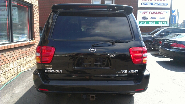 Toyota Sequoia 2004 photo 3