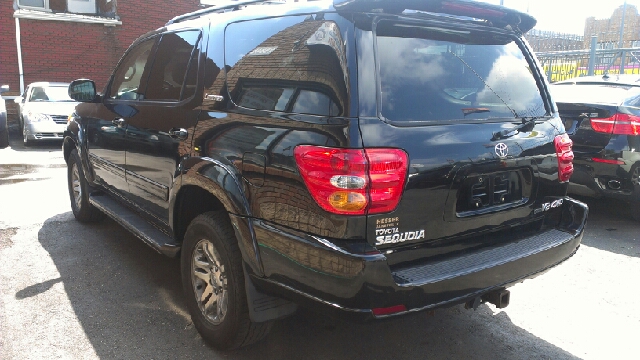Toyota Sequoia 2004 photo 4
