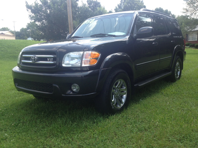 Toyota Sequoia 2004 photo 2