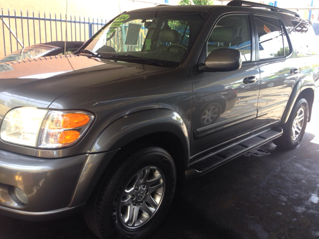 Toyota Sequoia 2004 photo 1