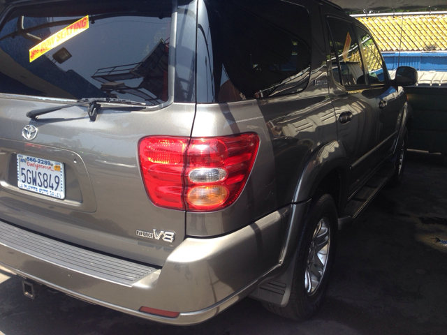Toyota Sequoia 2004 photo 2