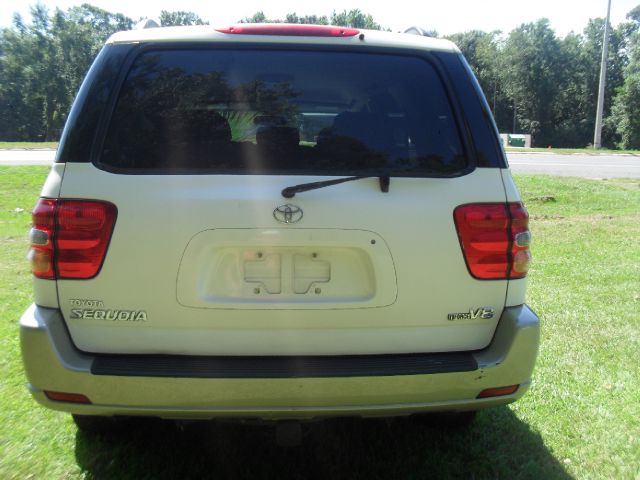 Toyota Sequoia 2004 photo 3